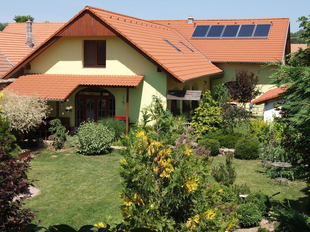 Penzion Primase Dolni Vestonice Luaran gambar