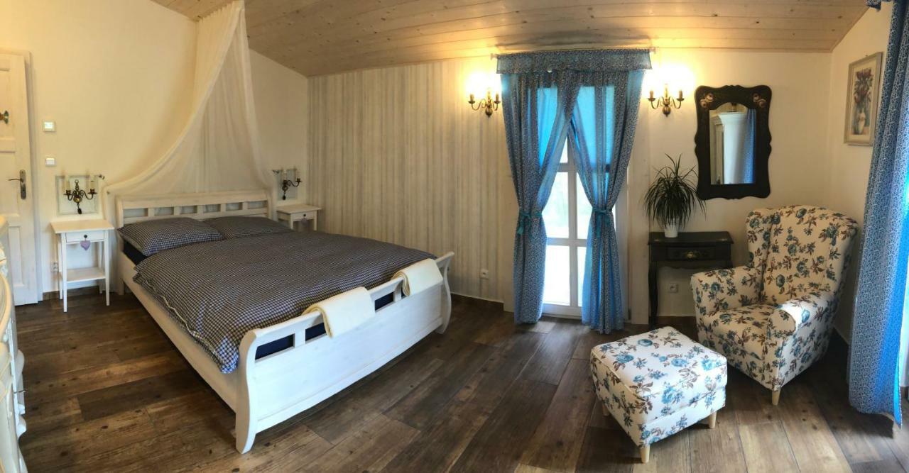 Penzion Primase Dolni Vestonice Luaran gambar